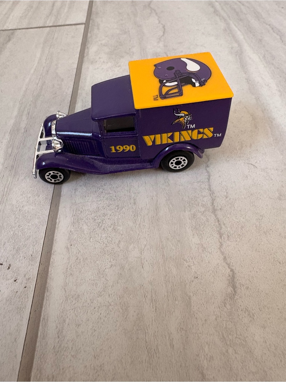 Matchbox 1990 NFL Minnesota Vikings special edition diecast Model A Ford van